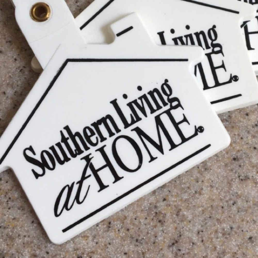 2 Southern living at home key chains